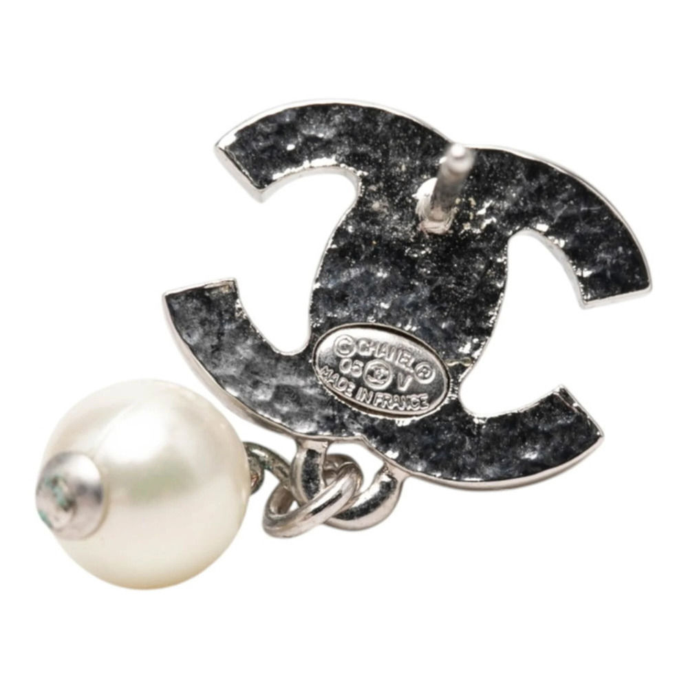 CHANEL Silver Pearl Logo Earrings - Picture 3 of 4